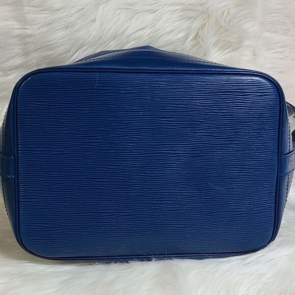 💯 Authentic Louis Vuitton Epi Noe Bag🍀 - Picture 7 of 17